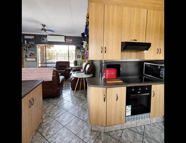 3 BEDROOM HOUSE FOR SALE IN VAN DER WESTHUIZEN